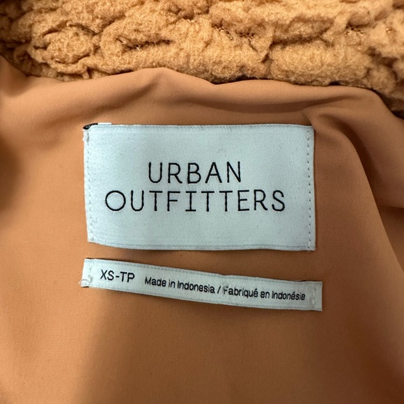 Urban Outfitters Teddy Zip Up - Picture 3 of 3